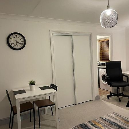 Stunning Studio Flat - Free Parking - 3 Min From Sutton Station Lejlighed Eksteriør billede