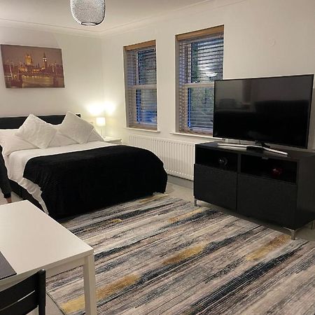 Stunning Studio Flat - Free Parking - 3 Min From Sutton Station Lejlighed Eksteriør billede
