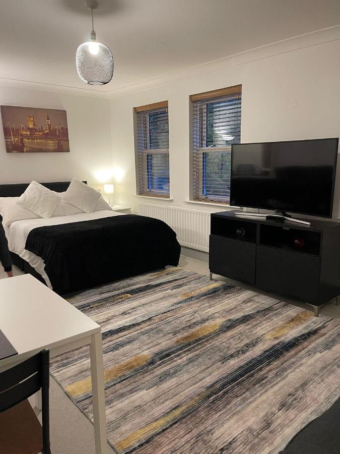 Stunning Studio Flat - Free Parking - 3 Min From Sutton Station Lejlighed Eksteriør billede